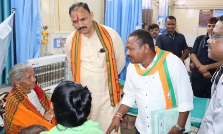 रायपुर : स्वास्थ्य मंत्री श्याम बिहारी जायसवाल ने बीजापुर के भैरमगढ़ स्वास्थ्य केंद्र का किया निरीक्षण