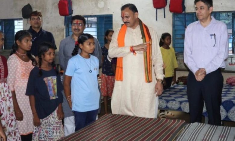 रायपुर : स्वास्थ्य मंत्री श्याम बिहारी जायसवाल ने बीजापुर में औचक निरीक्षणों से जांची विभागीय काम की हकीकत