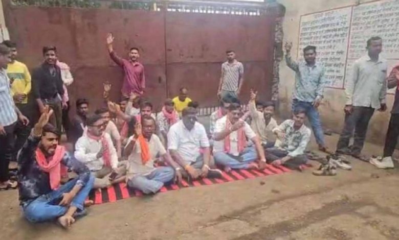 मजदूर की मौत पर बवाल: छत्तीसगढ़ क्रांति सेना का थाने पर प्रदर्शन, गिरफ्तारी की मांग तेज