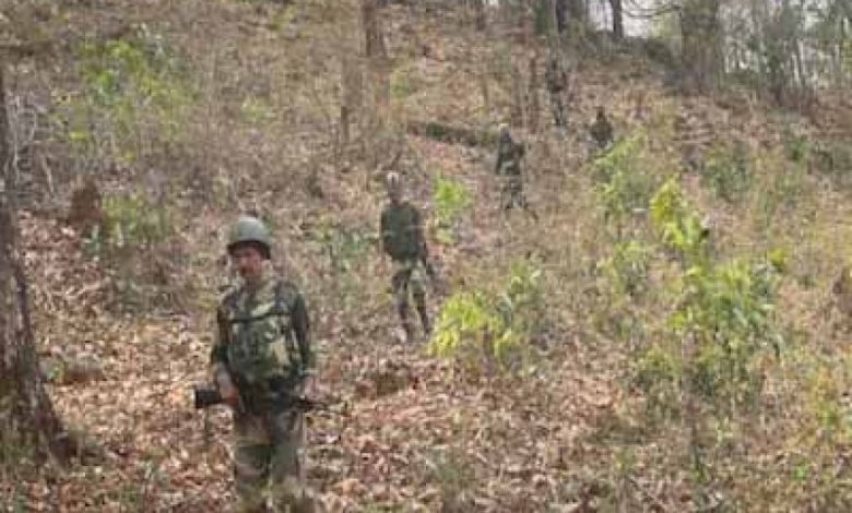 झारखंड में IED धमाका: CRPF के 2 जवान घायल, हेलिकॉप्टर से रांची ले जाया गया