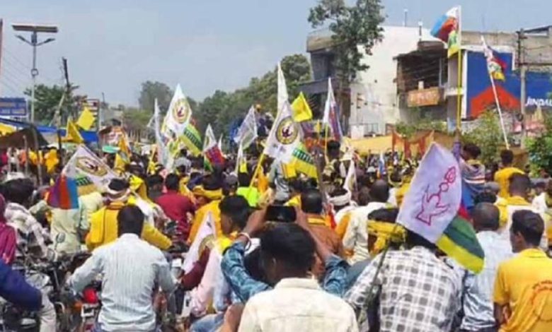 विश्व आदिवासी दिवस पर कोरबा में ताकत का प्रदर्शन, पाली में उमड़ी भीड़ विश्व आदिवासी दिवस पर कोरबा में ताकत का प्रदर्शन, पाली में उमड़ी भीड़
