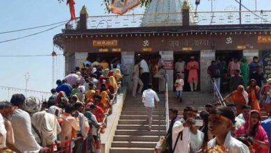वीआईपी दर्शन में बाधा: शारदा माता मंदिर प्रबंधन को देना होगा ₹55 हजार हर्जाना