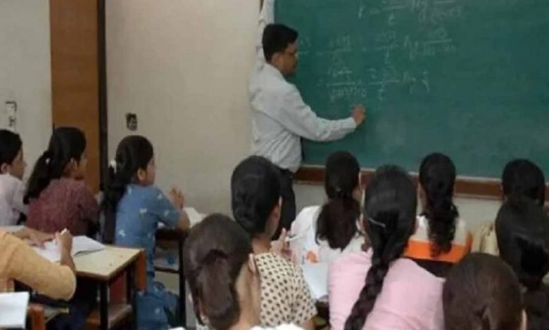 गेस्ट लेक्चरर्स के सहारे चल रहे छत्तीसगढ़ के कॉलेज, भर्ती फाइल वित्त विभाग में अटकी गेस्ट लेक्चरर्स के सहारे चल रहे छत्तीसगढ़ के कॉलेज, भर्ती फाइल वित्त विभाग में अटकी
