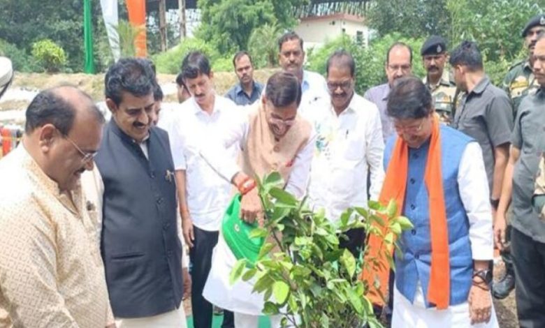 पर्यावरण संरक्षण के लिए इंदौर काम कर सकता है तो देश के अन्य शहर क्यों नहीं : रक्षा राज्य मंत्री सेठ पर्यावरण संरक्षण के लिए इंदौर काम कर सकता है तो देश के अन्य शहर क्यों नहीं : रक्षा राज्य मंत्री सेठ