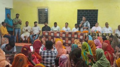 डीह बाबा में 18.81 लाख से निर्मित यात्री प्रतीक्षालय का विधायक एवं महापौर ने किया लोकापर्ण