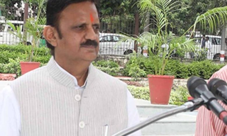 उप मुख्यमंत्री शुक्ल ने रमणरेति धाम में स्वामी गुरुशरणानंद से की भेंट