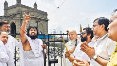 कबूतरखाना विवाद में जैन मुनि की धमकी, अगर हमारे धर्म पर हमला हुआ तो हथियार उठा लेंगे.., हम अदालत भी जाएँगे