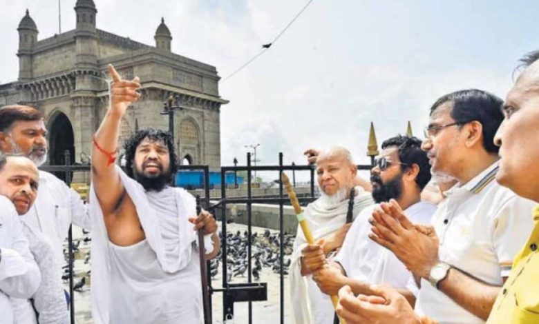 कबूतरखाना विवाद में जैन मुनि की धमकी, अगर हमारे धर्म पर हमला हुआ तो हथियार उठा लेंगे.., हम अदालत भी जाएँगे कबूतरखाना विवाद में जैन मुनि की धमकी, अगर हमारे धर्म पर हमला हुआ तो हथियार उठा लेंगे.., हम अदालत भी जाएँगे