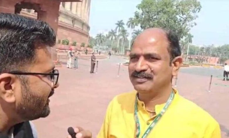 तीसरे बच्चे पर गाय और 50 हजार का इनाम, पीएम मोदी ने सांसद की पहल को सराहा