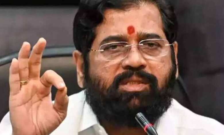 फडणवीस कैबिनेट से दूरी, शिंदे और करीबी नेताओं की गैरहाज़िरी से सियासी अटकलें तेज़