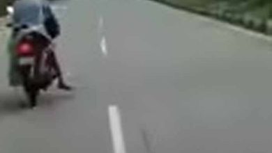 इंसानियत शर्मसार: पति ने पत्नी के शव को बाइक पर बांधकर 80 KM तक की दर्दनाक यात्रा