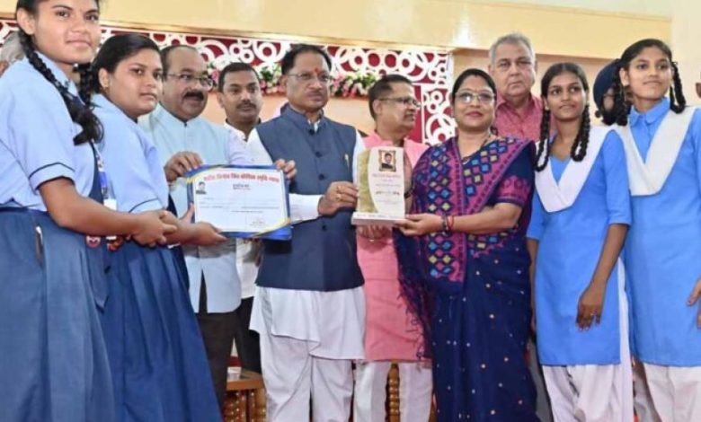 मुख्यमंत्री विष्णु देव साय की पहल पर छत्तीसगढ़ को मिली डीएपी और यूरिया के अतिरिक्त आबंटन की मंजूरी