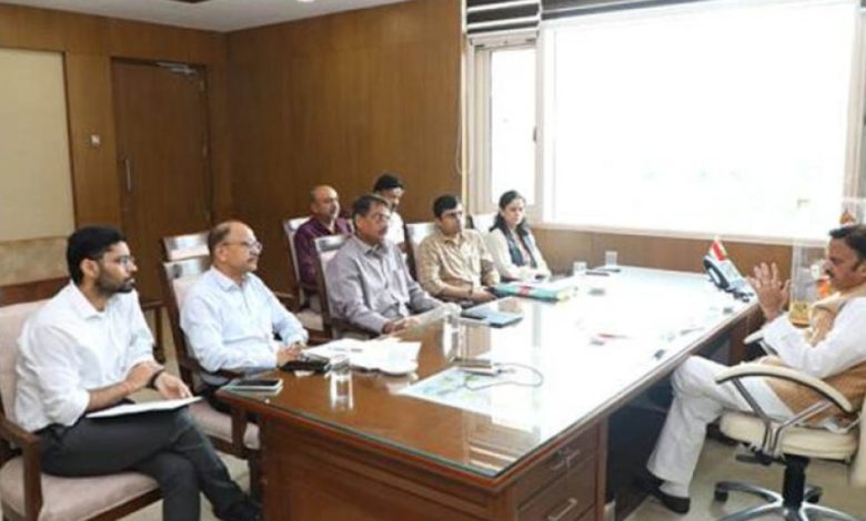 बॉण्ड डॉक्टर्स की कार्यस्थल में उपस्थिति सुनिश्चित की जाए : उप मुख्यमंत्री शुक्ल