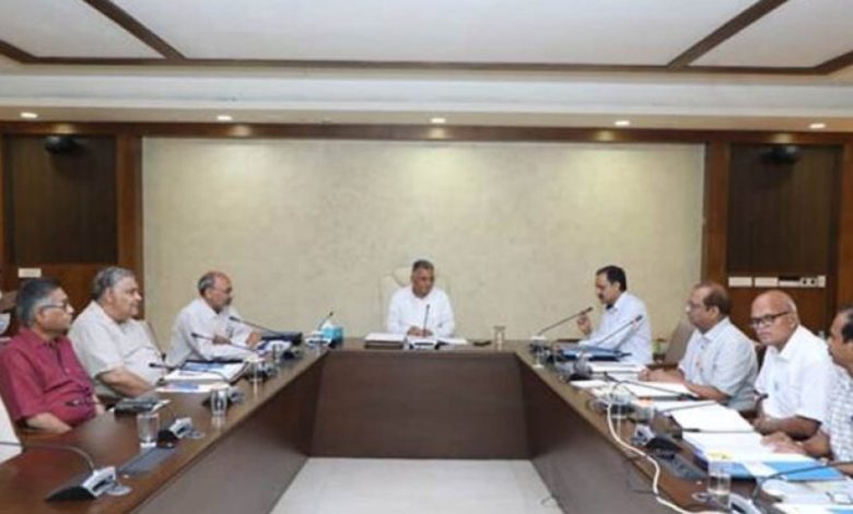 स्थानीय उद्योग जगत की आवश्यकता एवं मांग के अनुरूप पाठ्यक्रमों का संचालन करने की बनाएं कार्ययोजना : मंत्री परमार