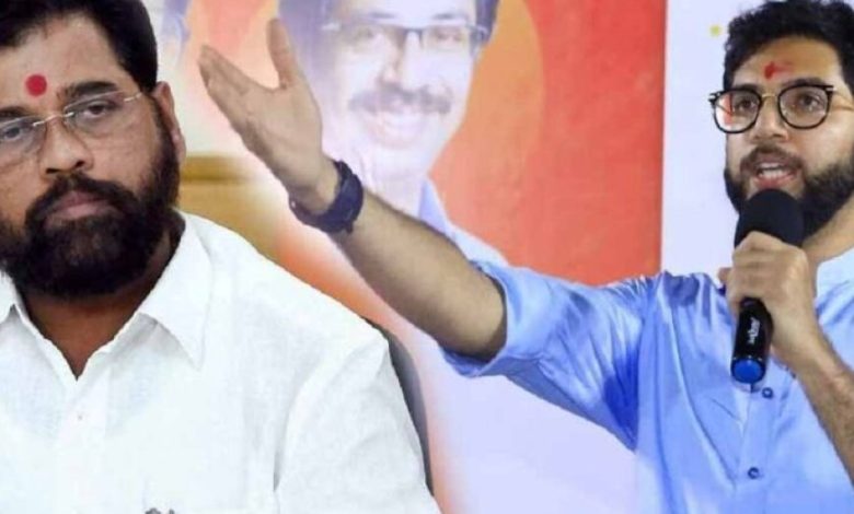एकनाथ शिंदे-आदित्य ठाकरे एक मंच पर, बीच में होंगे फडणवीस? एकनाथ शिंदे-आदित्य ठाकरे एक मंच पर, बीच में होंगे फडणवीस?