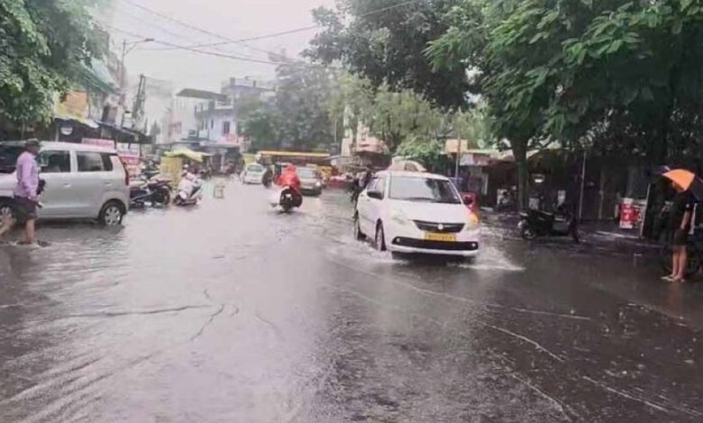 5 जिलों में भारी बारिश के कारण स्कूल 2 दिन बंद, IMD ने जारी किया रेड अलर्ट 5 जिलों में भारी बारिश के कारण स्कूल 2 दिन बंद, IMD ने जारी किया रेड अलर्ट
