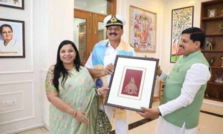 मुख्यमंत्री डॉ. यादव से एडमिरल श्री त्रिपाठी ने की सौजन्य भेंट मुख्यमंत्री डॉ. यादव से एडमिरल श्री त्रिपाठी ने की सौजन्य भेंट