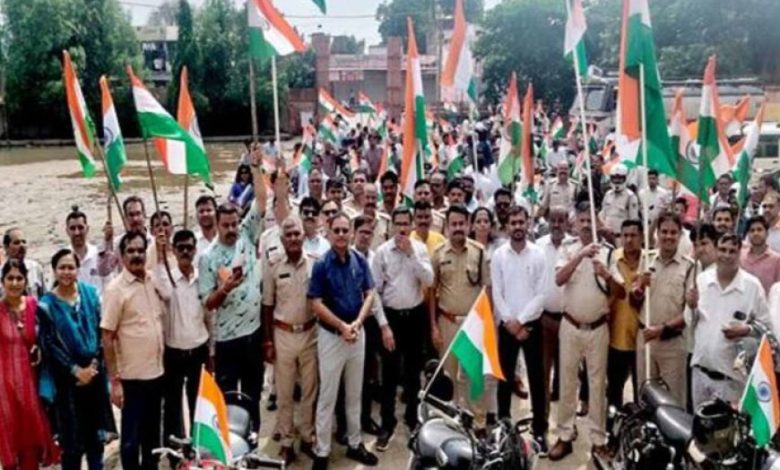 हर घर तिरंगा-हर घर स्वच्छता अभियान में हो रहे हैं कार्यक्रम हर घर तिरंगा-हर घर स्वच्छता अभियान में हो रहे हैं कार्यक्रम