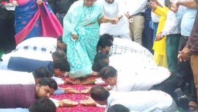 शहीद स्व. सुर्वे के परिवार को मिला पक्का आवास