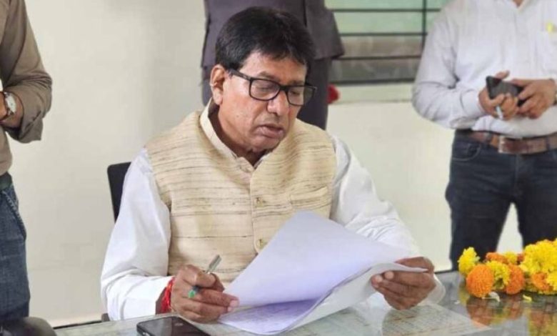ग्राम उमरधड़ के लोग नयापुरा में कीचड़ मुक्त होने की मांग लेकर विधायक के पास पहुँचे ग्राम उमरधड़ के लोग नयापुरा में कीचड़ मुक्त होने की मांग लेकर विधायक के पास पहुँचे