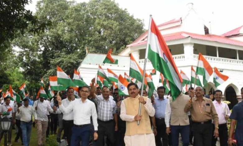 बड़े तालाब की लहरों के बीच दिखेगा देशभक्ति का अद्भुत रंग बड़े तालाब की लहरों के बीच दिखेगा देशभक्ति का अद्भुत रंग