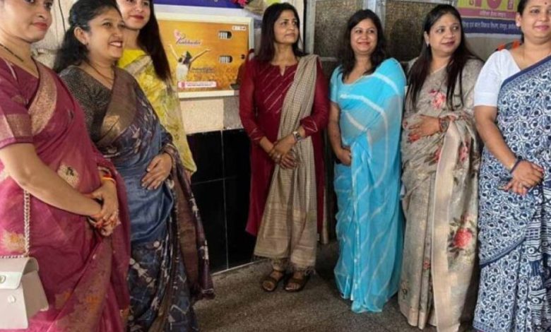 रायपुर रेलवे स्टेशन में अब 5 रुपए में मिलेगा सैनेटरी पैड
