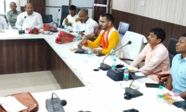 गरियाबंद में संस्कृत शिक्षकों को नया सम्मान: अब कहलाएंगे ‘गुरुदेव’ और ‘गुरुमाता’