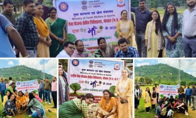 विवेकानंद महाविद्यालय में शहीदों की स्मृति में ‘‘एक पेड़ मां के नाम’ अभियान के तहत पौधारोपण एवं संरक्षण संकल्प