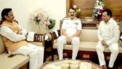 उप मुख्यमंत्री देवड़ा से नौसेना प्रमुख एडमिरल दिनेश त्रिपाठी ने शिष्टाचार भेंट की
