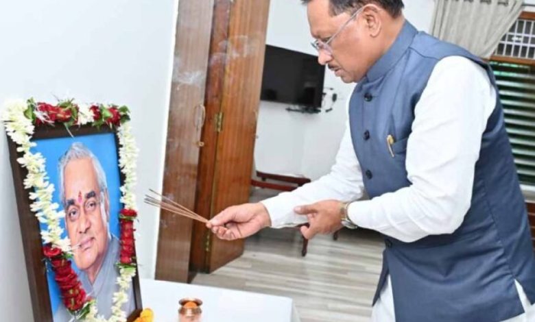 मुख्यमंत्री साय ने अटल बिहारी वाजपेयी की पुण्यतिथि पर उन्हें किया नमन