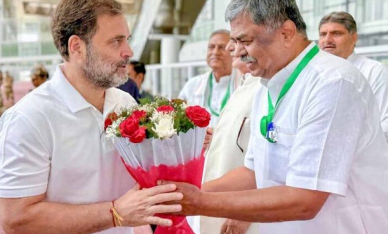 कांग्रेस नेता का विवादित बयान: PM मोदी के भाषण पर भड़के, RSS को कहा ‘भारतीय तालिबान’