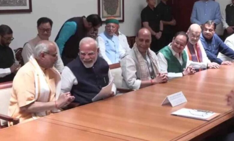 सीपी राधाकृष्णन ने उपराष्ट्रपति पद के लिए भरा नामांकन, नामांकन पत्र पर पीएम मोदी के हस्ताक्षर सीपी राधाकृष्णन ने उपराष्ट्रपति पद के लिए भरा नामांकन, नामांकन पत्र पर पीएम मोदी के हस्ताक्षर