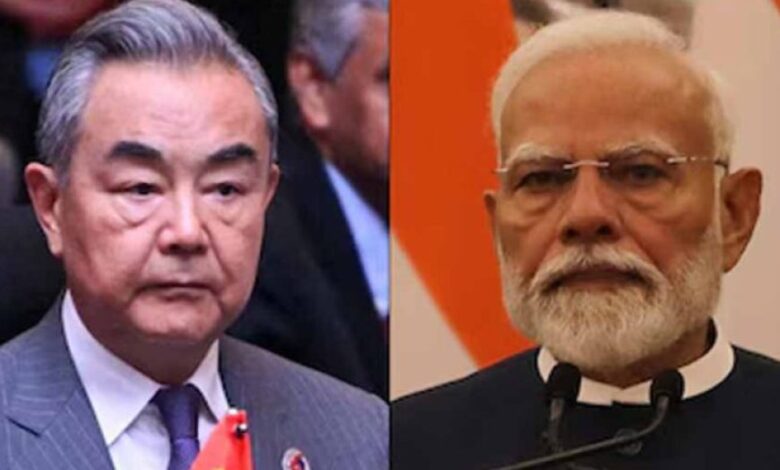 ट्रंप टैरिफ विवाद के बीच चीनी विदेश मंत्री वांग यी ने PM मोदी से की मुलाकात, सीमा मुद्दे पर चर्चा ट्रंप टैरिफ विवाद के बीच चीनी विदेश मंत्री वांग यी ने PM मोदी से की मुलाकात, सीमा मुद्दे पर चर्चा