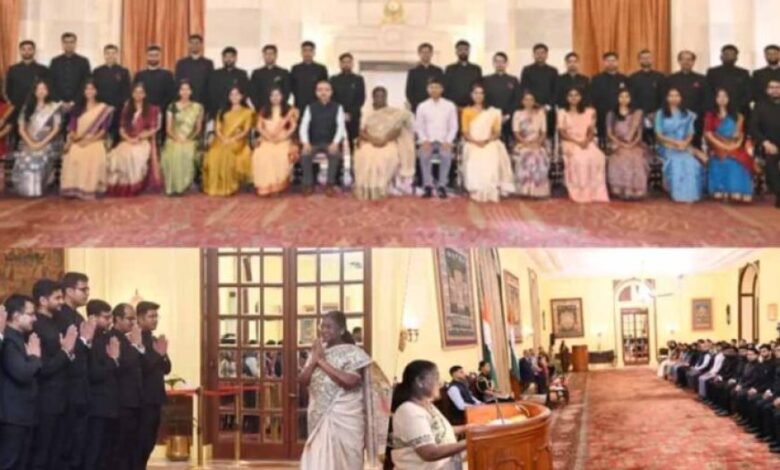 राष्ट्रपति मुर्मू ने विदेश सेवा प्रशिक्षु अधिकारियों से की मुलाकात, कहा—भारत की आत्मा का राजदूत बनें राष्ट्रपति मुर्मू ने विदेश सेवा प्रशिक्षु अधिकारियों से की मुलाकात, कहा—भारत की आत्मा का राजदूत बनें