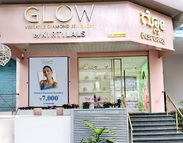 Glow by Kirtilals Dazzles with the Grand Opening of its New Showrooms at 4th Block, Jayanagar Glow by Kirtilals Dazzles with the Grand Opening of its New Showrooms at 4th Block, Jayanagar