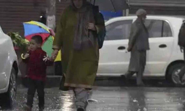 जम्मू-कश्मीर में अगले 24 घंटे भारी बारिश का अलर्ट, कल भी स्कूल रहेंगे बंद