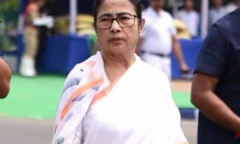 सीएम ममता का रोजगारशील ऐलान: प्रवासी श्रमिकों को महीने 5000 रुपये तक सहायता सीएम ममता का रोजगारशील ऐलान: प्रवासी श्रमिकों को महीने 5000 रुपये तक सहायता