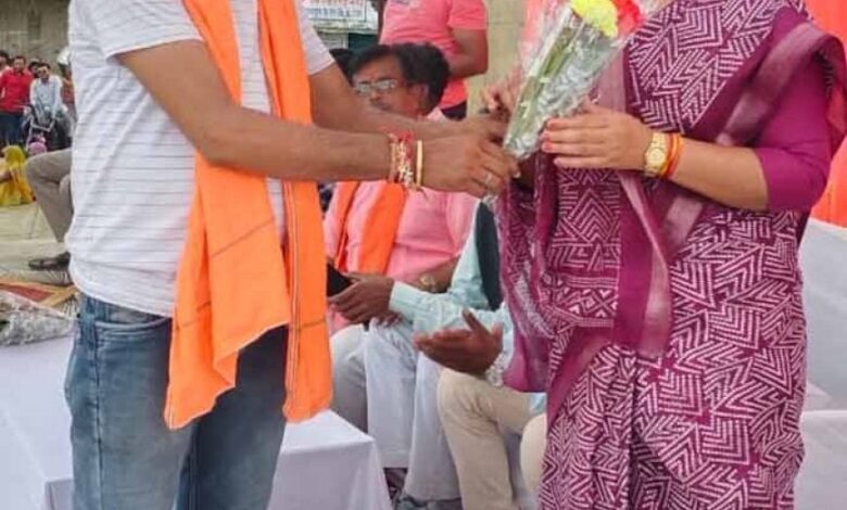 नागपुर में पहली बार जन्माष्टमी के उपलक्ष में मटकी फोड़ प्रतियोगिता का आयोजन किया गया नागपुर में पहली बार जन्माष्टमी के उपलक्ष में मटकी फोड़ प्रतियोगिता का आयोजन किया गया