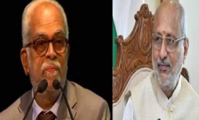 उपराष्ट्रपति चुनाव: खड़गे ने किया विपक्ष के उम्मीदवार का ऐलान, सुदर्शन बनाम राधाकृष्णन मुकाबला तय उपराष्ट्रपति चुनाव: खड़गे ने किया विपक्ष के उम्मीदवार का ऐलान, सुदर्शन बनाम राधाकृष्णन मुकाबला तय