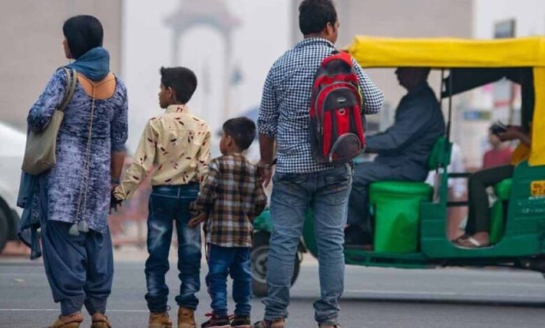 इकोनॉमी पर संकट के बादल: मिडिल क्लास की जेब खाली होने की चेतावनी इकोनॉमी पर संकट के बादल: मिडिल क्लास की जेब खाली होने की चेतावनी