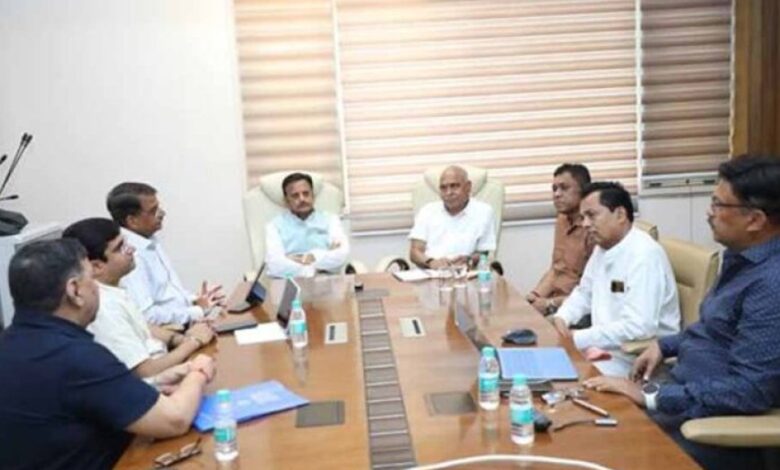 सरकार स्वास्थ्य सेवाओं को व्यापक एवं सुदृढ़ बनाने के लिए प्रतिबद्ध: उप मुख्यमंत्री शुक्ल सरकार स्वास्थ्य सेवाओं को व्यापक एवं सुदृढ़ बनाने के लिए प्रतिबद्ध: उप मुख्यमंत्री शुक्ल