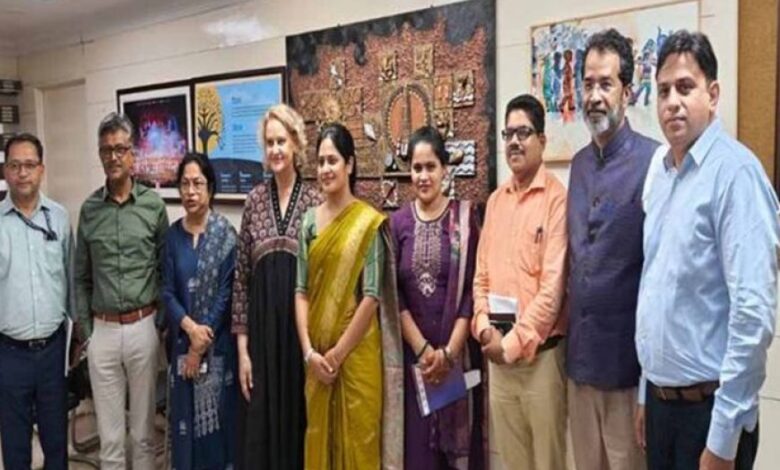 कंट्री हेड सुएंड्रीका ने कस्तूरबा गांधी बालिका छात्रावास का किया दौरा कंट्री हेड सुएंड्रीका ने कस्तूरबा गांधी बालिका छात्रावास का किया दौरा