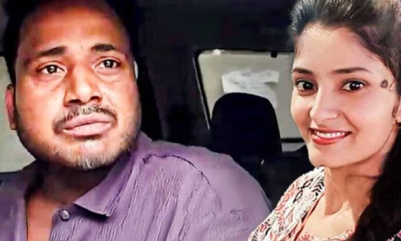 MP में ट्रेन से गायब अर्चना तिवारी यूपी के लखीमपुर खीरी में बरामद, नेपाल बॉर्डर के पास पुलिस ने किया कब्जा MP में ट्रेन से गायब अर्चना तिवारी यूपी के लखीमपुर खीरी में बरामद, नेपाल बॉर्डर के पास पुलिस ने किया कब्जा