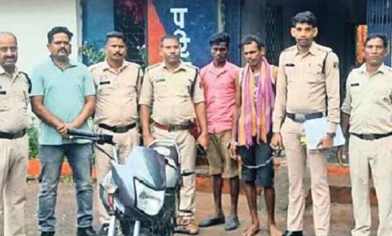 पूर्व प्रेमी की दरिंदगी: दोस्तों संग मिलकर किया गैंगरेप, हत्या कर नाले में फेंका शव पूर्व प्रेमी की दरिंदगी: दोस्तों संग मिलकर किया गैंगरेप, हत्या कर नाले में फेंका शव