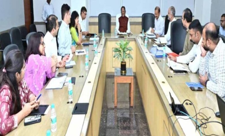रायपुर : नहीं चलेगी ‘पेशी पर पेशी’: मुख्यमंत्री विष्णुदेव साय ने कलेक्टर्स और संभाग आयुक्तों को दिए स्पष्ट निर्देश रायपुर : नहीं चलेगी ‘पेशी पर पेशी’: मुख्यमंत्री विष्णुदेव साय ने कलेक्टर्स और संभाग आयुक्तों को दिए स्पष्ट निर्देश