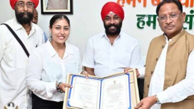 रायपुर : मुख्यमंत्री  विष्णु देव साय से राष्ट्रपति सम्मान से सम्मानित देवाशीष और मनतृप्त कौर ने की सौजन्य मुलाकात