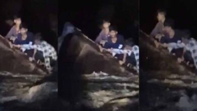 बैतूल: भड़ंगा नदी में ट्रैक्टर-ट्रॉली पलटी, 3 युवक चट्टान पर फंसे; पुलिस-ग्रामीणों ने बचाया