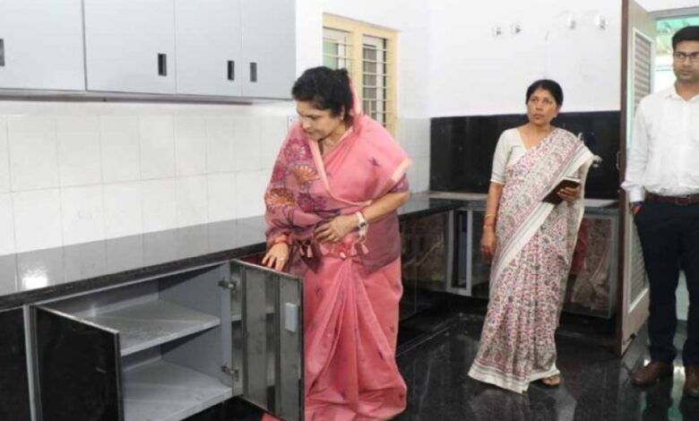 आधुनिक सुविधाओं के साथ पिछड़ा वर्ग छात्रावासों का हो रहा उन्नयन : राज्यमंत्री श्रीमती गौर