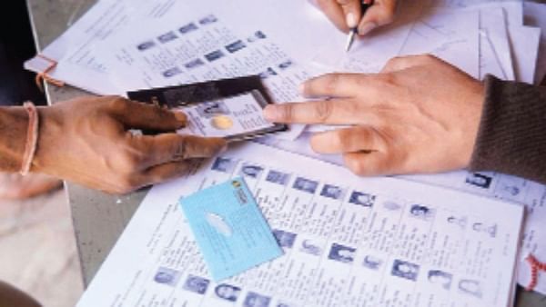 Mahoba के जैतपुर में मतदाता सूची में हड़कंप: एक मकान पर 4,271 मतदाता, जांच में जुटी प्रशासनिक मशीनरी
