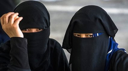 तालिबान के बावजूद Kabul में महिलाओं और पुरुषों के बीच बढ़ रहा कॉस्मेटिक सर्जरी का ट्रेंड: बोटॉक्स से हेयर ट्रांसप्लांट तक सब चल रहा है